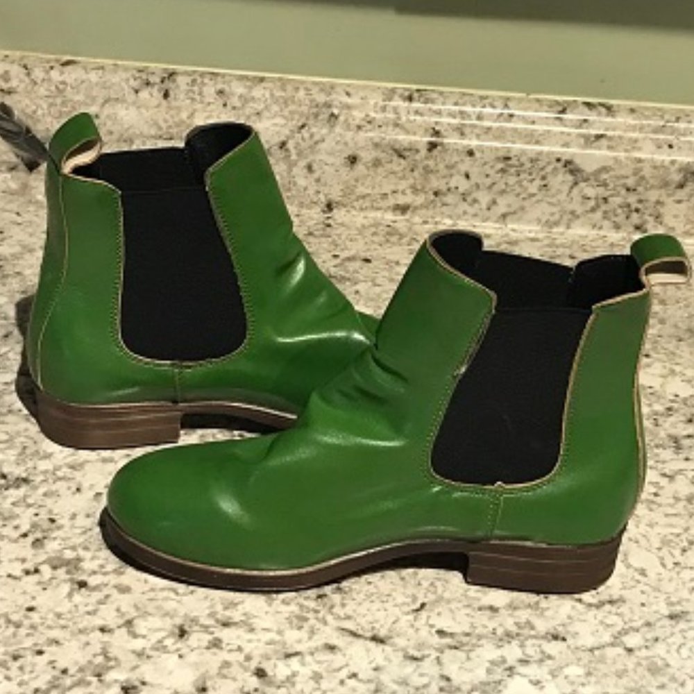 Green Ruched Chelsea Rain Boot - Women Sz 5.5